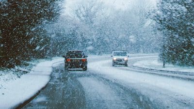 5 conseils pour conduire en toute sécurité sur la neige cet hiver