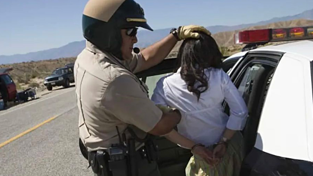 Un policier obligé d’arrêter sa fille, elle va se venger de façon diabolique